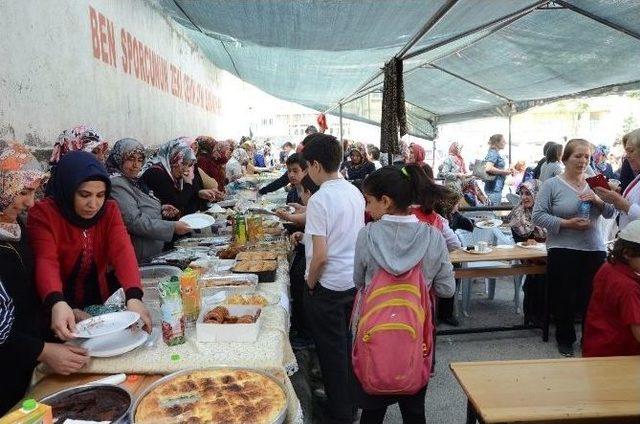 Hasan Varol İlkokulu’nda Kermes Açıldı