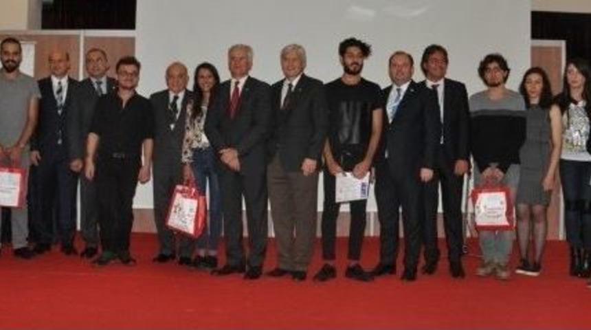 Anadolu &Uuml;niversitesi &Ouml;ğrencisinin Tasarım &Ouml;d&uuml;lleri