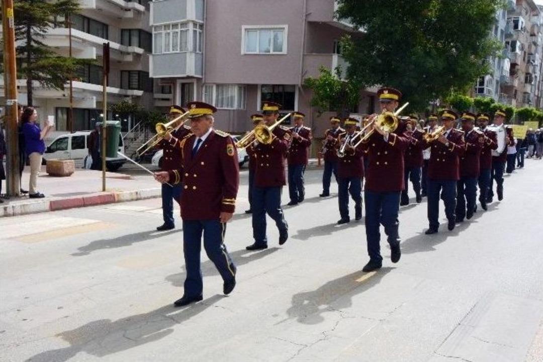 Keşan&rsquo;da Engelliler Haftası Nedeniyle Kortej D&uuml;zenlendi