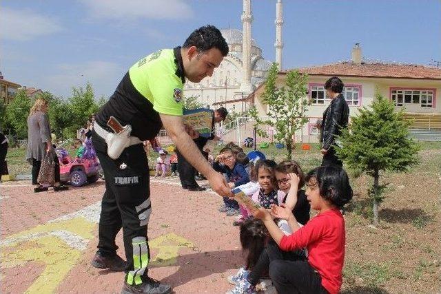 Elazığ&rsquo;da Anaokulu &Ouml;ğrencilerine Uygulamalı Trafik Eğitimi Verildi 2