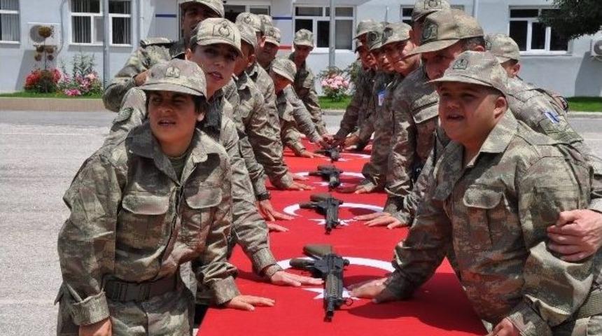 Batman&rsquo;da 25 Engelli Temsili Askerlik Yaptı