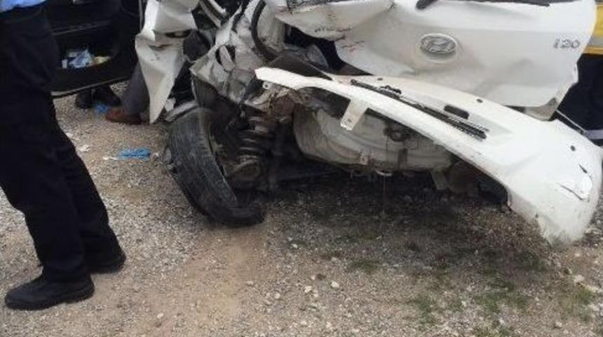 Kocaeli&rsquo;de Trafik Kazası: 6 Yaralı