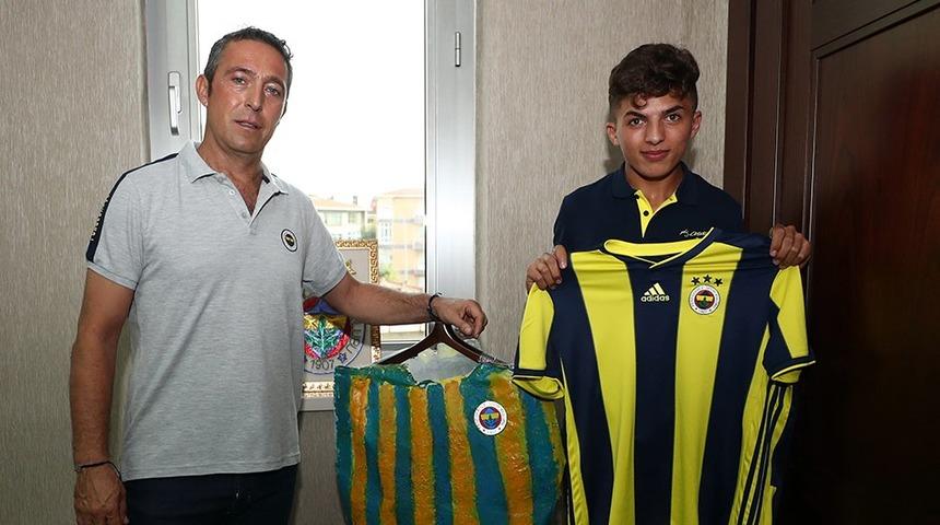 Fenerbah&ccedil;e'den poşetten forma yapan Bayram Akman'a anlamlı jest