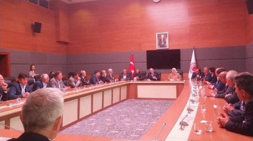 Ak&ccedil;akocalı Muhtarlar Milletvekilleriyle Buluştu