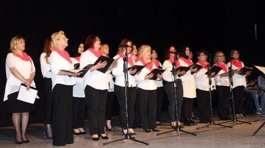 G&uuml;m&uuml;şhane&rsquo;nin İlk Kadınlar Korosundan Konser