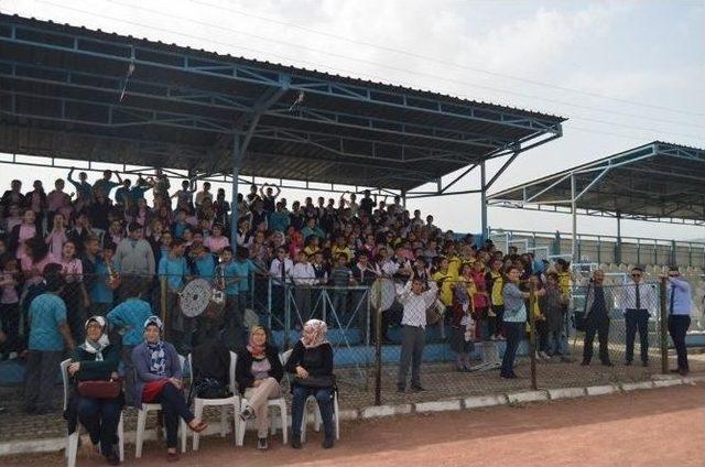 Selendi’de Üç Eylül Ortaokulu 3’üncü Kez Şampiyon Oldu