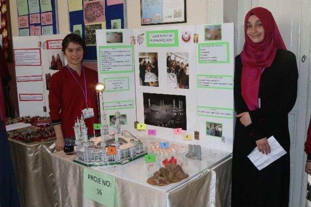 İmam Hatip Liseli Kız &Ouml;ğrencilerinden Bilim Fuarı