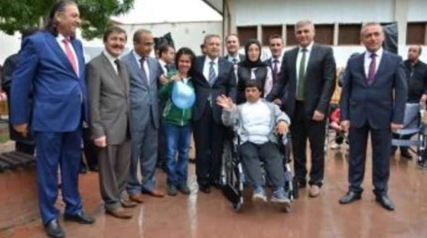 Engelli Bireylere Tekerlekli Sandalye Hediye Edildi