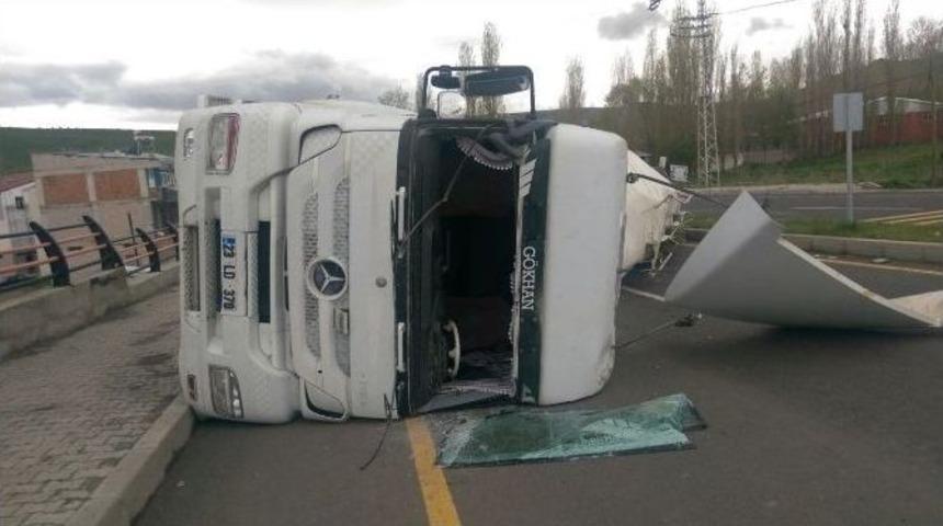 Susuz&rsquo;da Beton Mikseri Yan Yattı