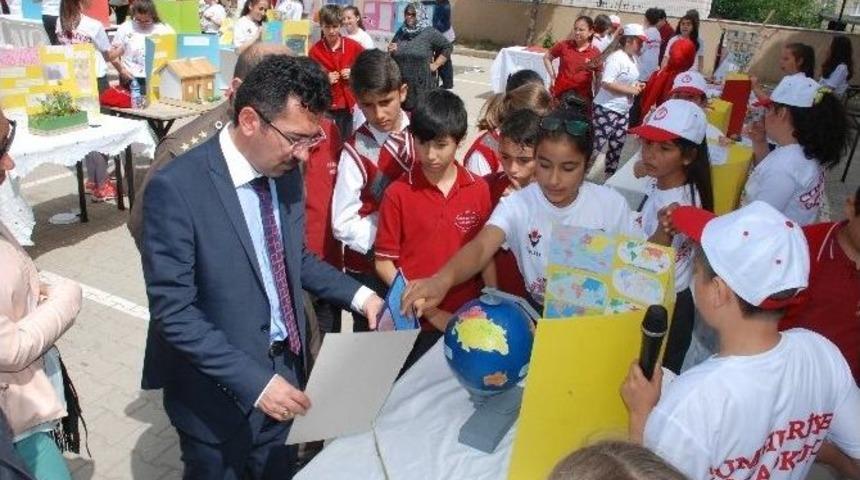 &Ouml;ğrenciler Bilim Fuarında Projelerini Sergiledi