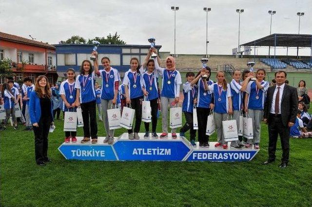 Gençlik Koşusu’nun Kazananı Altındağlı Çocuklar Oldu