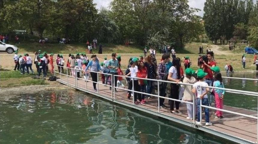 &Ouml;ğrenciler, Hazar G&ouml;l&uuml;nde Temizlik Yaptı