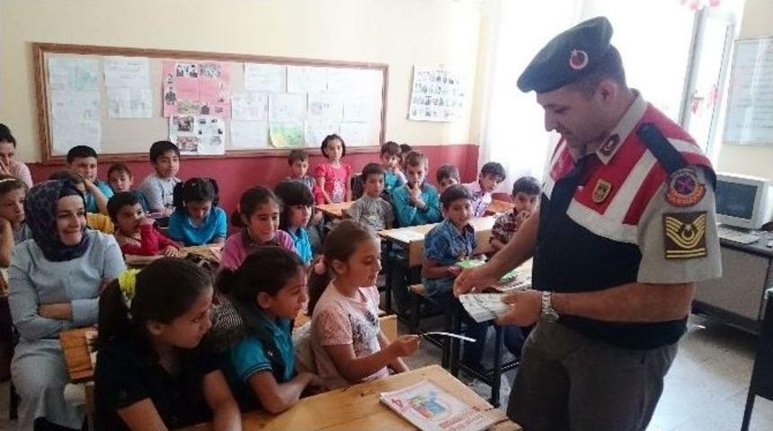 Jandarmadan Erdemli&rsquo;de Trafik Haftası Etkinlikleri