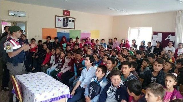 Jandarmadan Erdemli&rsquo;de Trafik Haftası Etkinlikleri 2