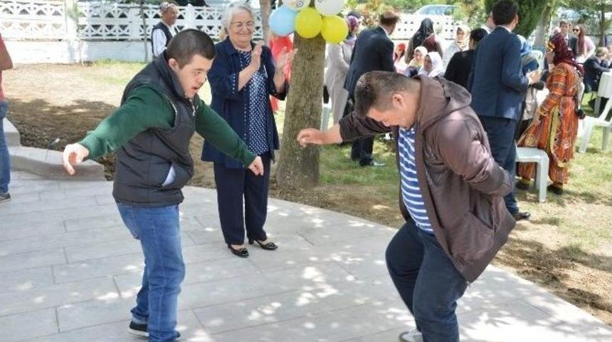 Engelliler G&ouml;bek Atıp Eğlendiler