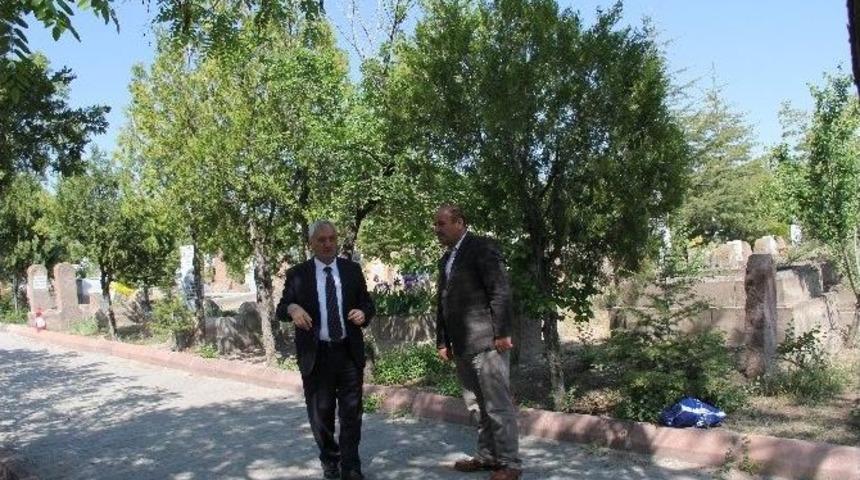 İncesu Belediyesi Yabani Otla M&uuml;cadele &Ccedil;alışmalarına Başladı