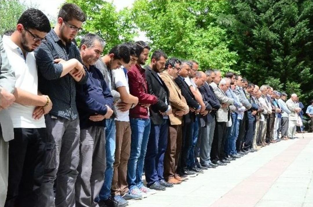 Şehitler Ve Cemaati İslam Lideri İ&ccedil;in Gıyabi Cenaze Namazı