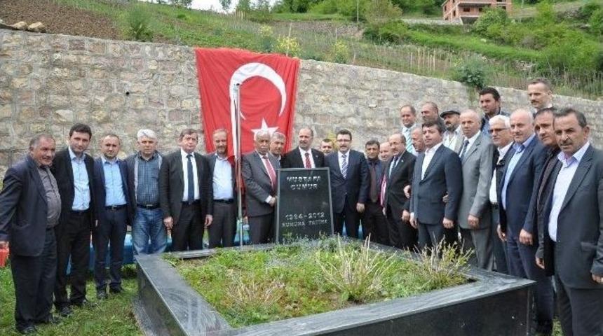Eski Milletvekili Mustafa Cumur Mezarı Başında Dualarla Anıldı