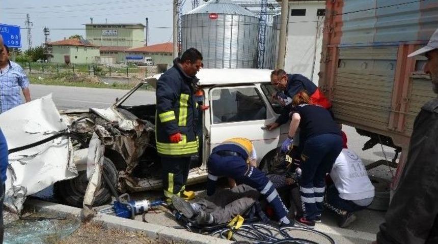 Kulu&rsquo;da Otomobil Kamyonetle &Ccedil;arpıştı: 1 Yaralı