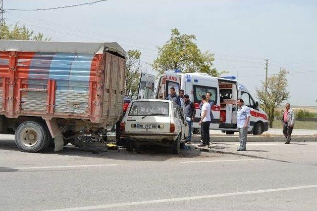 Kulu’da Otomobil Kamyonetle Çarpıştı: 1 Yaralı