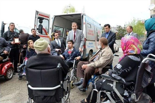 Engelliler Derneği’nden Başkan Bulutlara Plaket