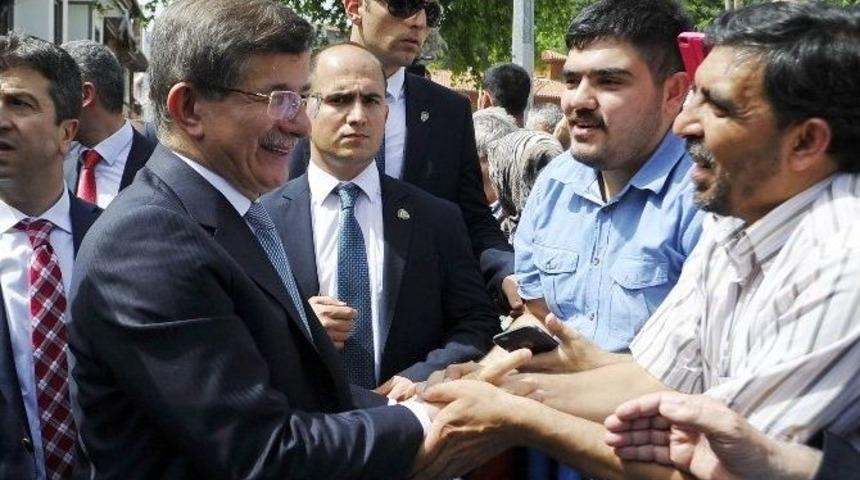 Başbakan Davutoğlu Cuma Namazı&rsquo;nı Ey&uuml;p Sultan Camii&rsquo;nde Kıldı