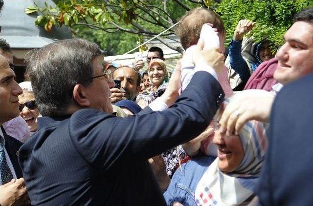 Başbakan Davutoğlu Cuma Namazı’nı Eyüp Sultan Camii’nde Kıldı