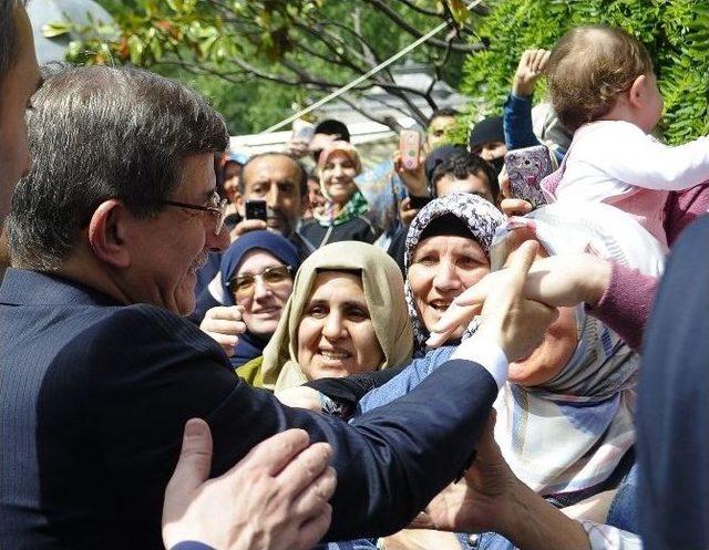 Başbakan Davutoğlu Cuma Namazı’nı Eyüp Sultan Camii’nde Kıldı