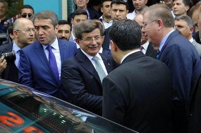 Başbakan Davutoğlu Cuma Namazı’nı Eyüp Sultan Camii’nde Kıldı