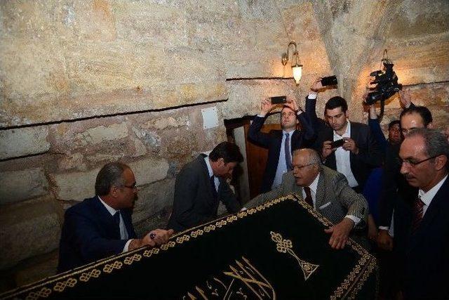 Aşıkpaşa&rsquo;nın Sanduka &Ouml;rt&uuml;s&uuml; Yenilendi 1