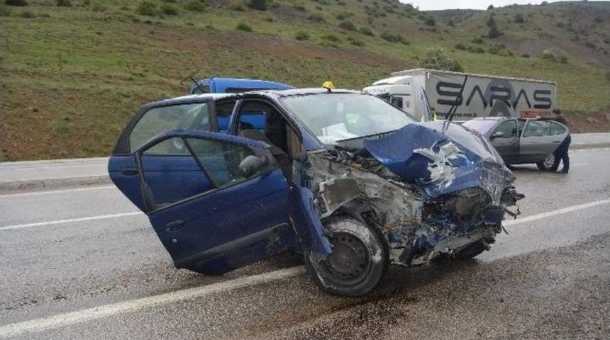 Tercan&rsquo;da Trafik Kazası: 1 &Ouml;l&uuml;, 2 Yaralı