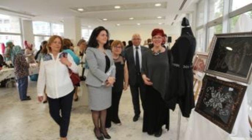 Kadınlar El Emeklerini Sergiledi