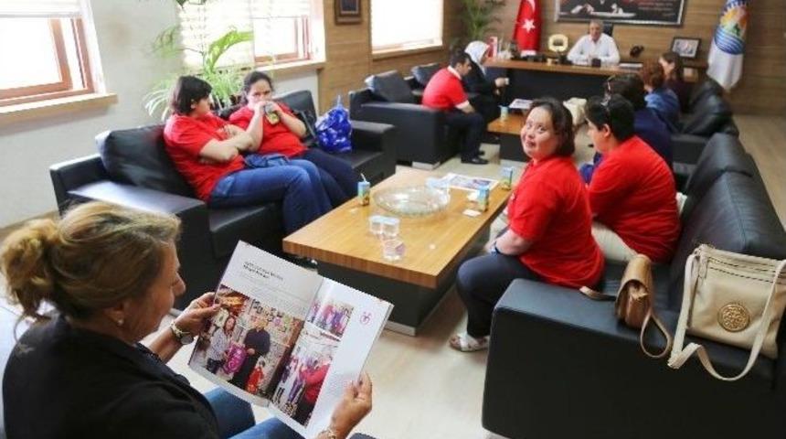 Engellilerden Başkan Tarhan&rsquo;a Ziyaret