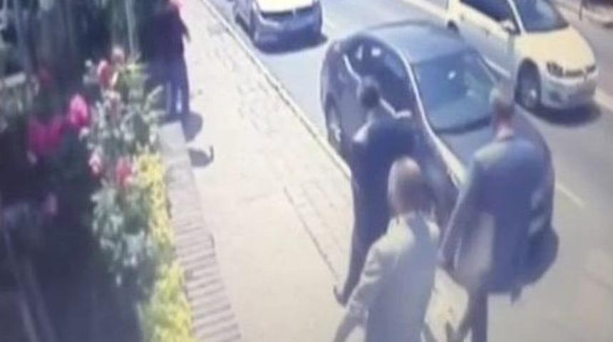 Can D&uuml;ndar&rsquo;a Saldırı &Ouml;ncesi Zanlıların G&ouml;r&uuml;nt&uuml;s&uuml; G&uuml;venlik Kamerasında