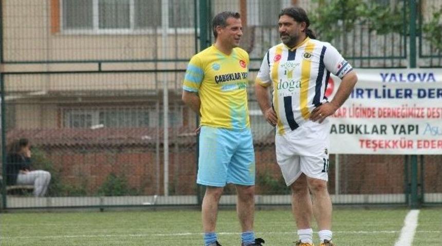 Eski Fenerbah&ccedil;eli Yiğit, Veteranlar Turnuvasında Gen&ccedil;lere Taş &Ccedil;ıkartıyor