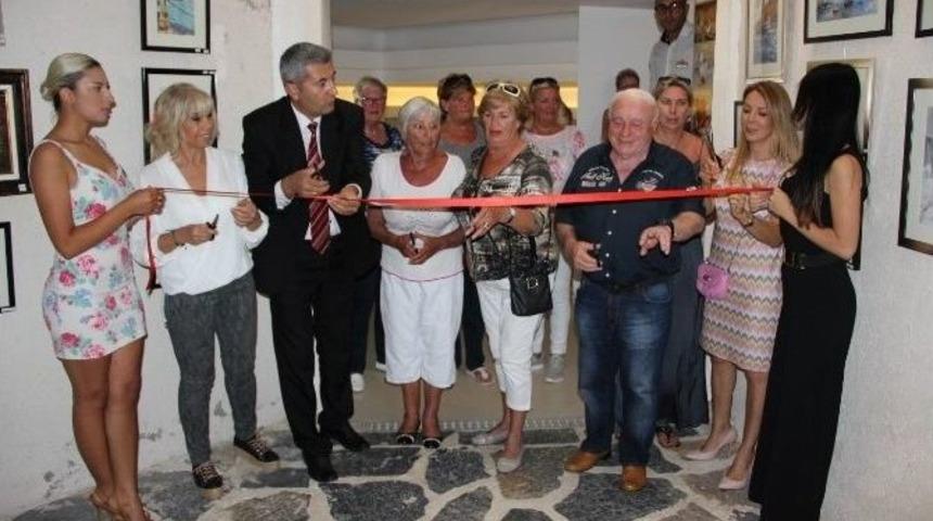 Turistler İle Beraber Sergi A&ccedil;tılar