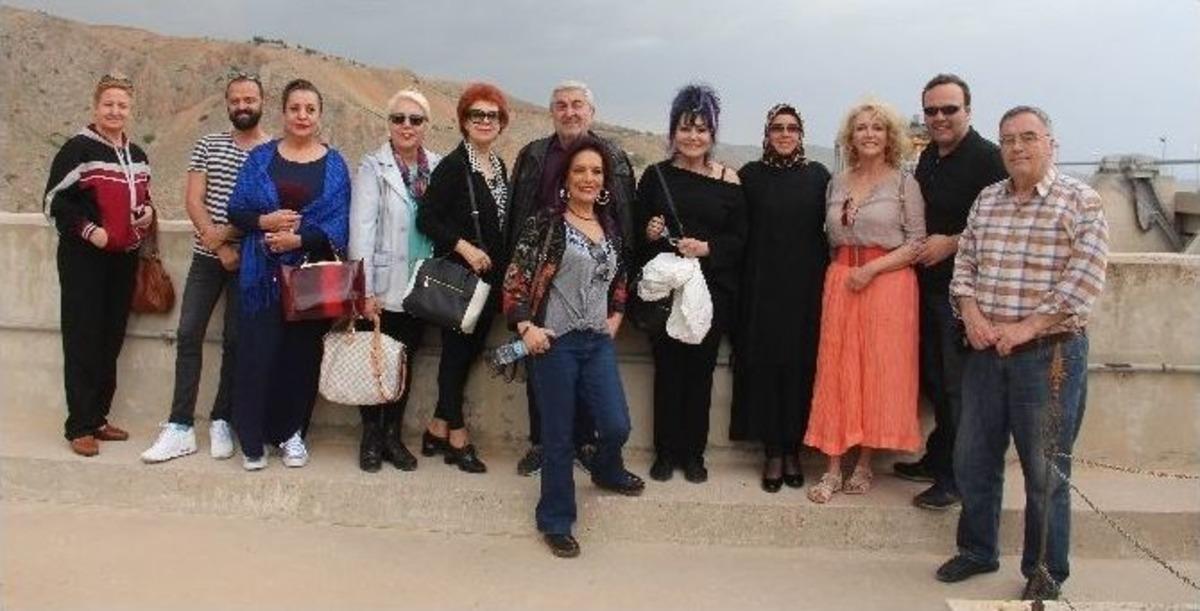 &Uuml;nl&uuml;ler Elazığ&rsquo;da Doğa Gezisinde