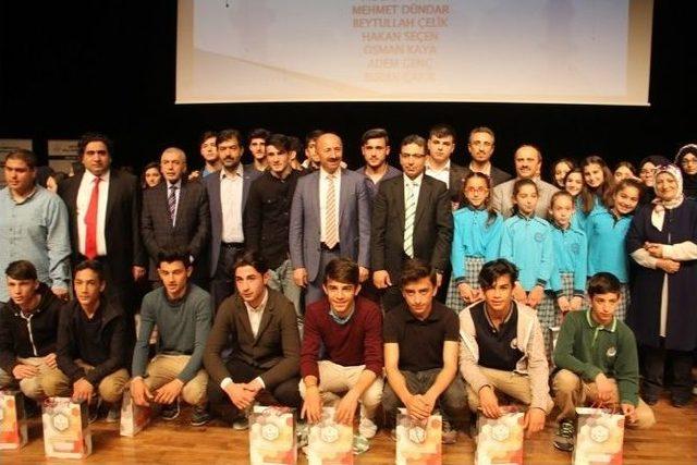 Sultangazi’de Dereceye Giren İmam Hatipli Öğrenciler İçin Ödül Töreni