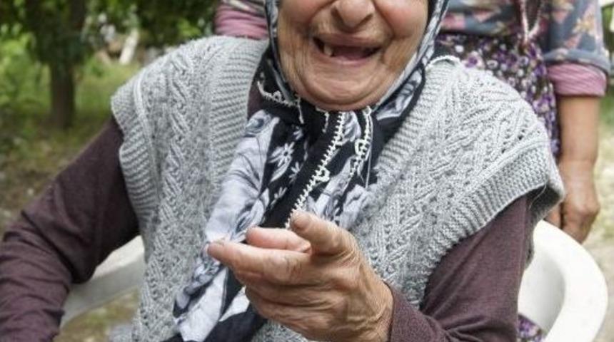 79’luk Ayşe Ninenin “ev” Mutluluğu