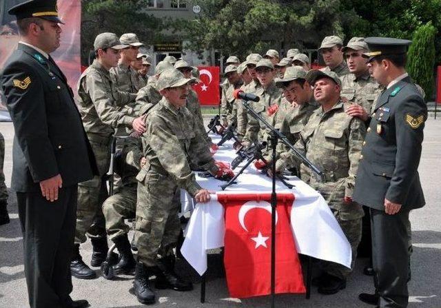 Engelli Kardeşinin Yemin Törenine Gelinlikle Geldi 2