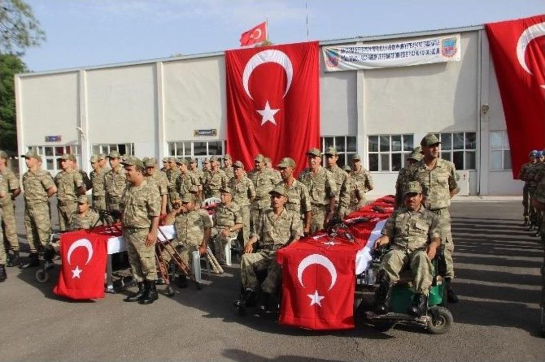 Engelliler Bir G&uuml;nl&uuml;ğ&uuml;ne Asker Oldu