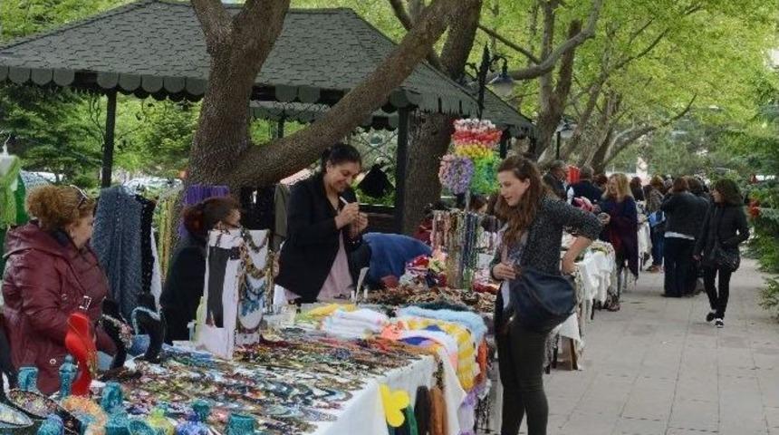 Esog&uuml; Sağlık Hizmetleri Meslek Y&uuml;ksekokulu&rsquo;ndan Yaşlılar Yararına Kermes