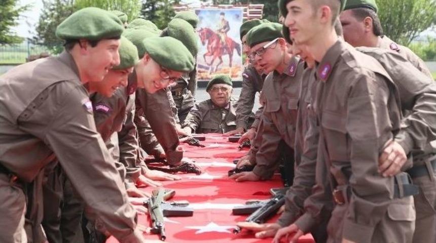 Engelli Gen&ccedil;ler Askerlik Gururunu Yaşadı