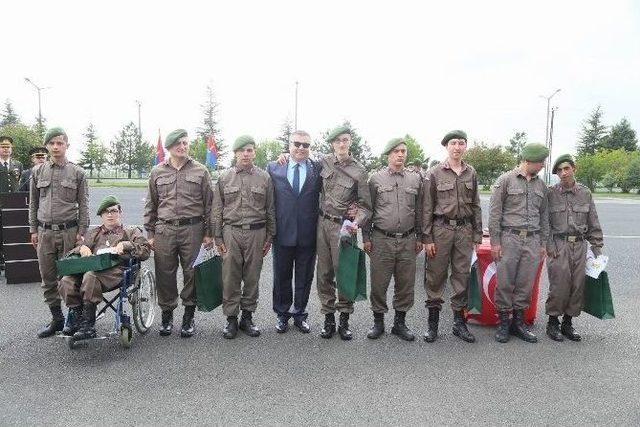 Engelli Gen&ccedil;ler Askerlik Gururunu Yaşadı 1