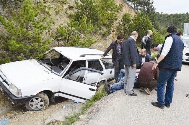 Aynı Yerde 5 Dakika Arayla İki Kaza: 5 Yaralı 1
