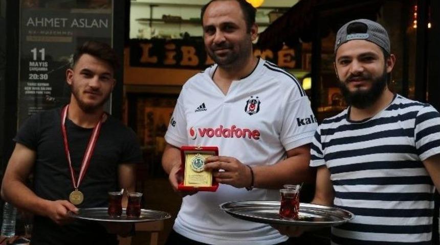 T&uuml;rkiye Şampiyonluğundan &rsquo;garsonluğa&rsquo;