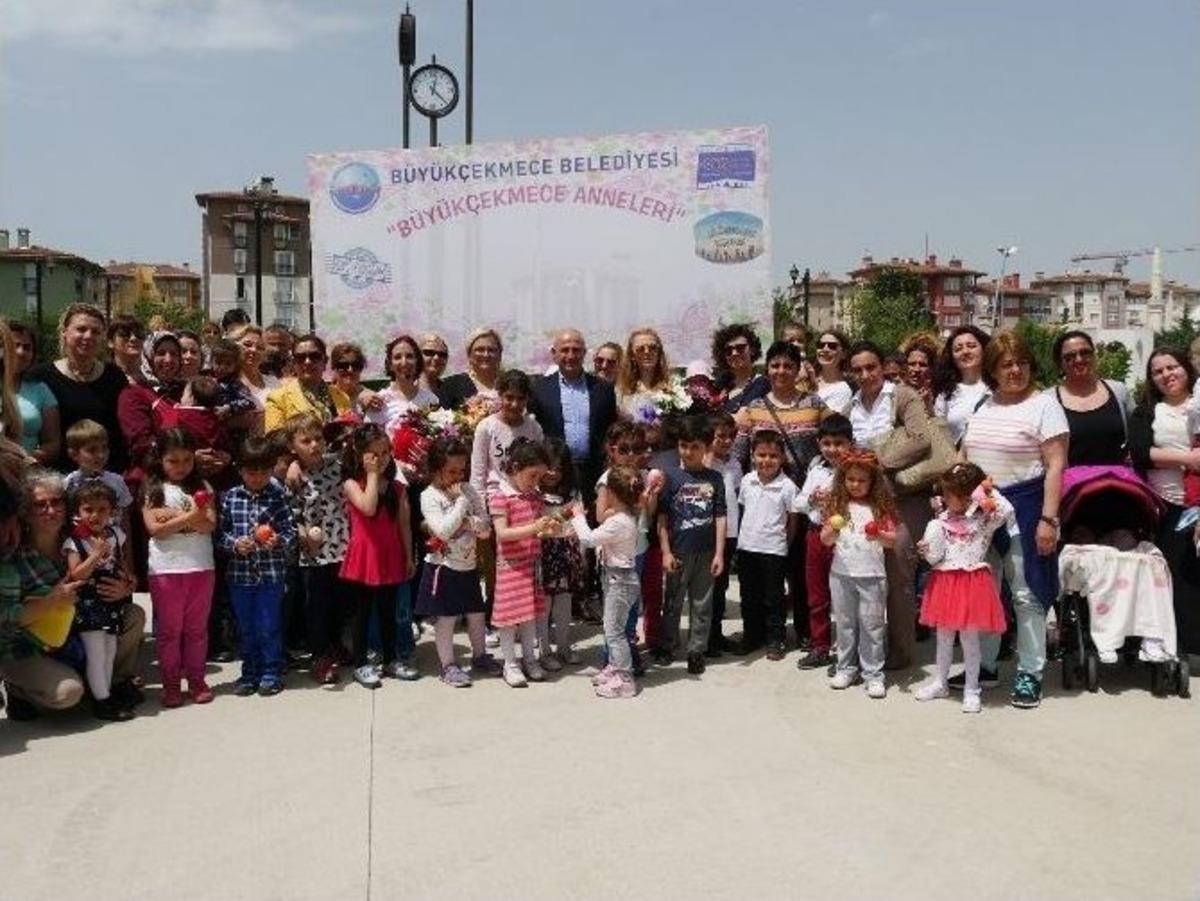 Başkan Akg&uuml;n: &ldquo;b&uuml;y&uuml;k&ccedil;ekmeceli Anneler Aydın Ve Bilin&ccedil;li&rdquo;