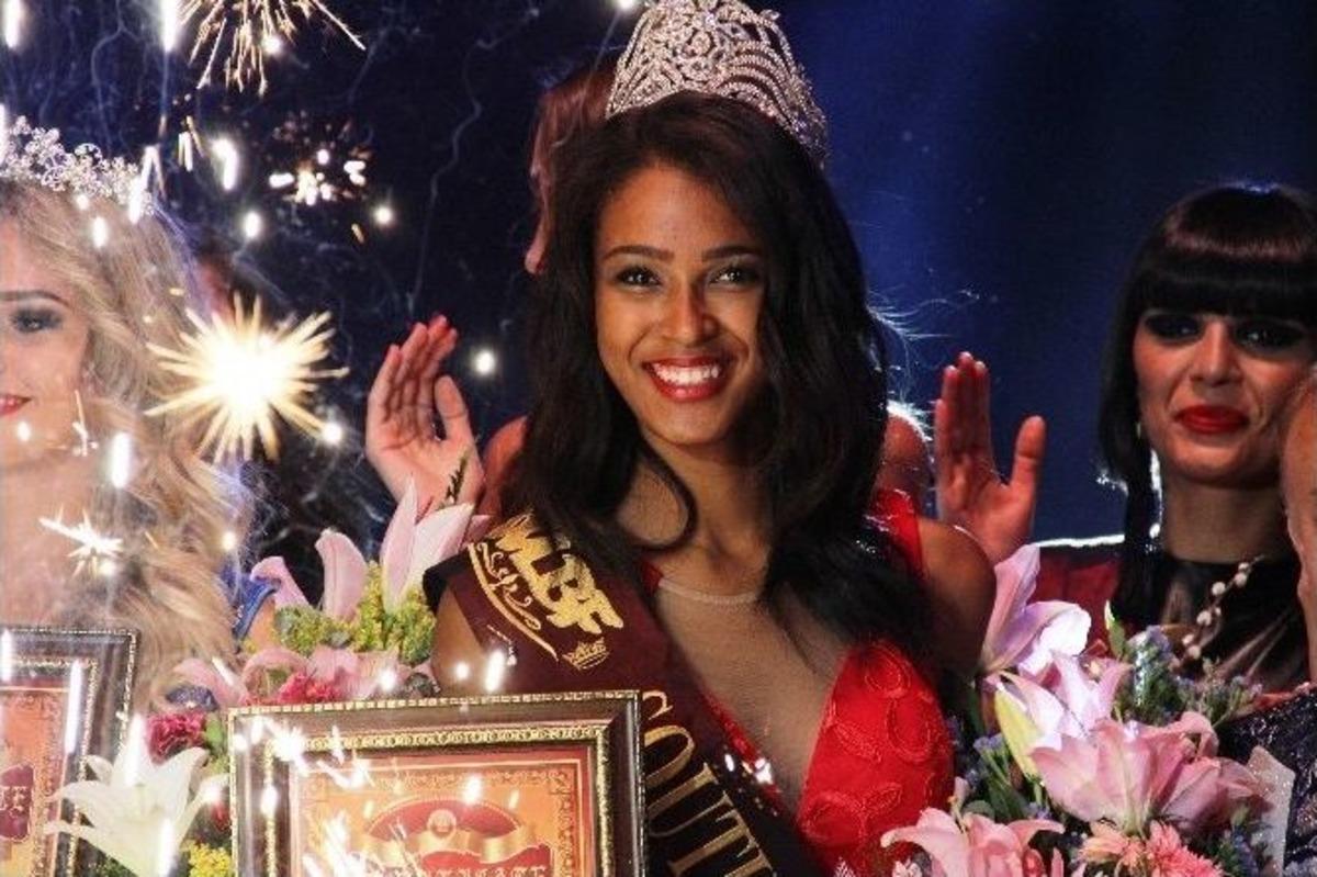 7 Kıtanın G&uuml;zeli Afrika&rsquo;lı Andrea Abrahams Oldu