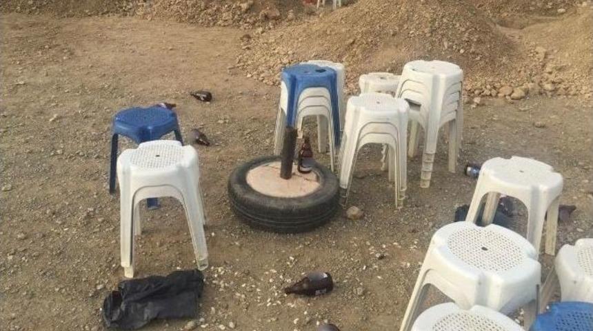 Mezarlıkta İ&ccedil;ki Alemine Tepki