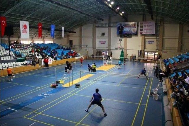 Badminton Analig Şampiyonası Erzincan’da Başladı